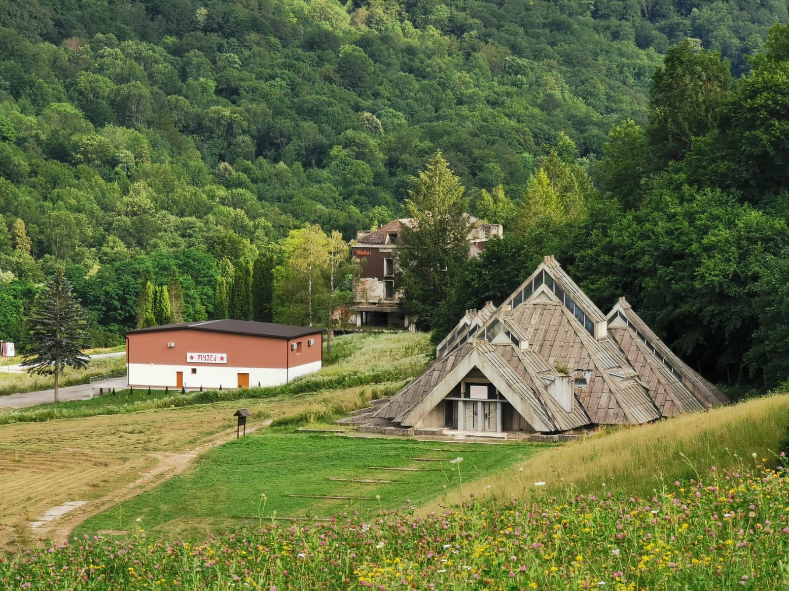 Spomen kuća 1