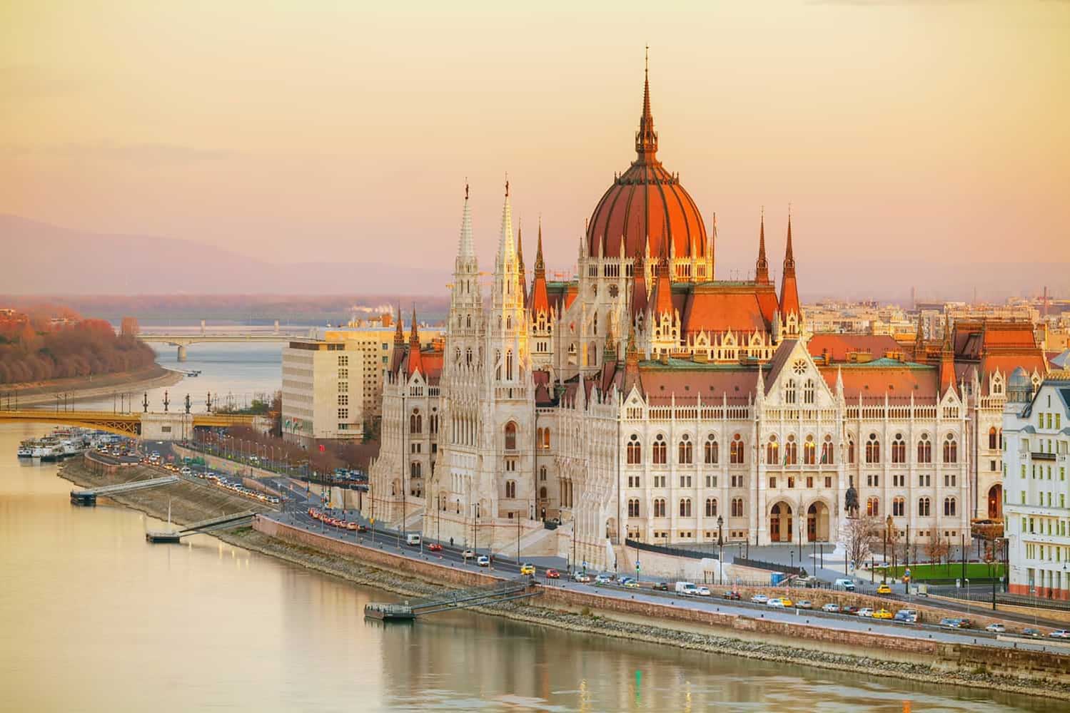 madjarski parlament shutterstock 367955912